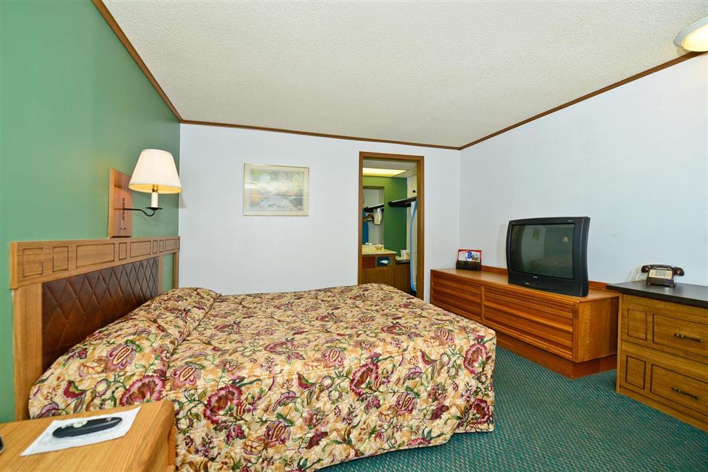 M Star Hotel Covington Room photo